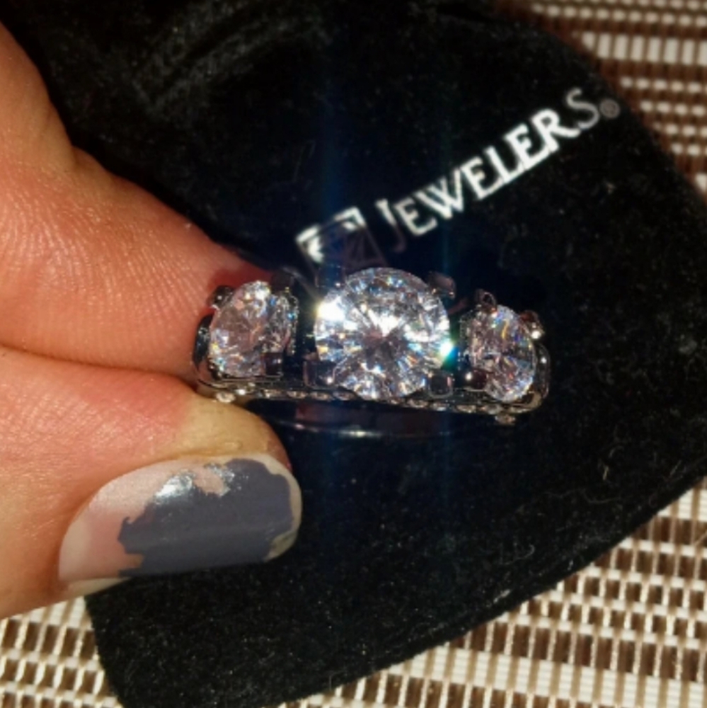 3Stone Ring - Picture 4 of 4
